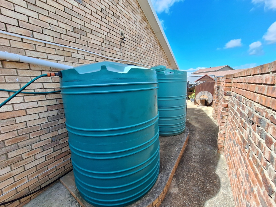 4 Bedroom Property for Sale in Wavecrest Eastern Cape